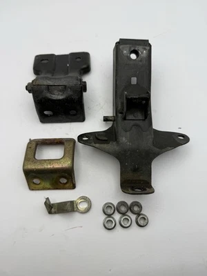 Conjunto de bisagra de pestillo de asiento OEM 85-07 Honda Elite CH80 con herrajes 77220-GE1-670 Foto 1 de 4