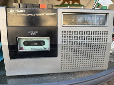 Grabadora de casete portátil Hitachi TRK-1220H FM AM Foto 1 de 4
