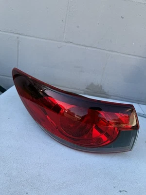 Conjunto de lanterna traseira Mazda 6 lado esquerdo do motorista 2014 2015 2016 2017 usado fabricante de equipamento original bom - Imagem 1 de 4