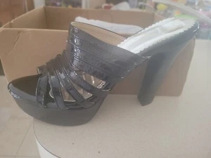 woman shoes - Picture 1 of 2