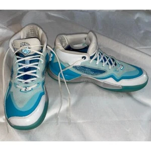 Tenis de baloncesto New Balance Kawhi Leonard Santa Klaws - talla 11 para hombre - Imagen 1 de 11