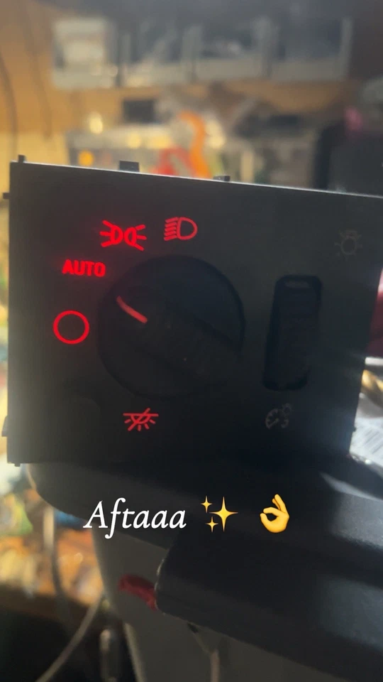 *RECONSTRUIDO* Interruptor atenuador de faros rojo 03-06 Chevy Silverado Sierra Avalanche  Foto 1 de 3