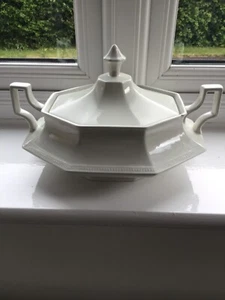 Johnson Brothers Heritage White Serving Tureen App 26.5cm x 18cm x 16cm Tall - Picture 1 of 4