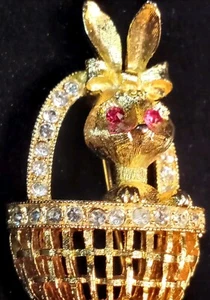 VINTAGE Brooch RHINESTONE Sassy BUNNY Rabbit Basket CRYSTAL PIN Long Lashes - Picture 1 of 24