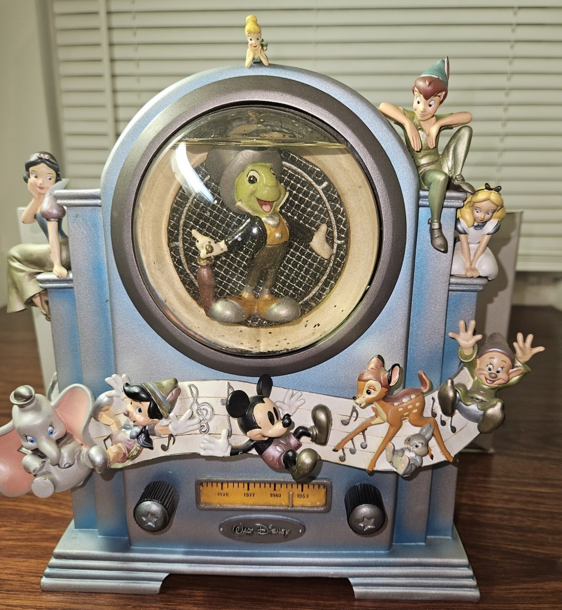 Disney snow globe ドナルドダック　60周年記念 Disney snow globe ドナルドダック 60周年記念