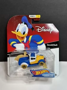 Hot Wheels Disney Character Cars 2019 Donald Duck nuevo en paquete - Imagen 1 de 7