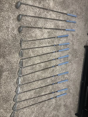 Lynx Ladies Golf Set 3-P Irons, 1,3,5 Woods  Diamond Lite Jaguars Putter - Image 1 of 4