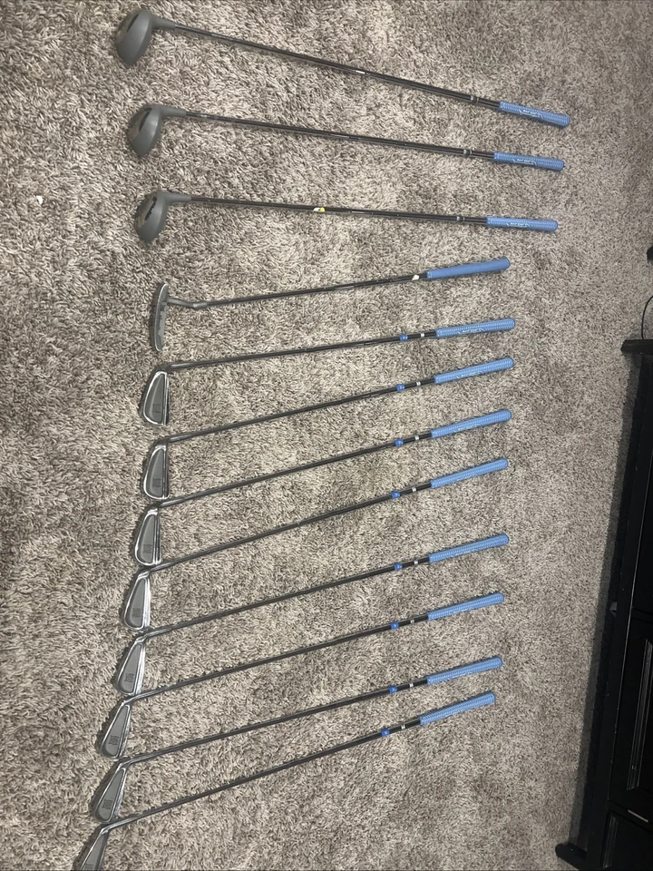 Lynx Ladies Golf Set 3-P Irons, 1,3,5 Woods  Diamond Lite Jaguars Putter - Image 1 of 4