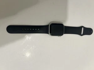 Apple Watch Series 8 Cellular 41mm - Photo 1 sur 5