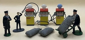Scale Model Shell Petrol Pumps & Diecast Figures Inc. Porter & Policeman - Picture 1 of 1