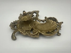 Calamaio vintage ornato con piedini in ottone stile barocco 8x6 - Foto 1 di 7