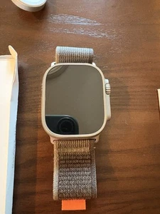 Apple Watch Ultra 1 - 49mm Titanium Case - Trail Loop Band and Extras - Photo 1 sur 6
