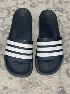 Adidas Adilette AQ1701 sandalo uomo core nero/bianco slip-on slide taglia 10 spiaggia - Foto 1 di 5