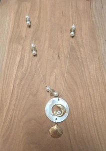 Dolphin Mother Of Pearl Fishing Line Invisible Necklace Crystal Beaded Pendant - Picture 1 of 4
