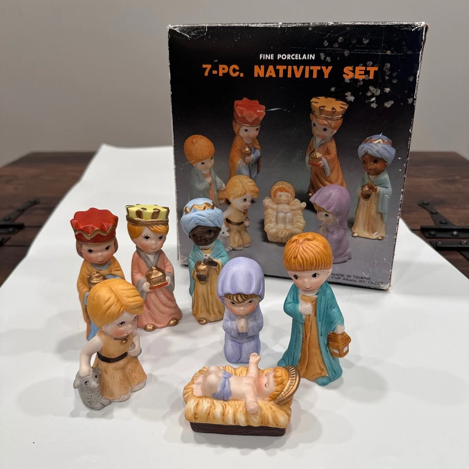 Belén vintage de porcelana fina de 7 piezas hecho en Taiwán Foto 1 de 4