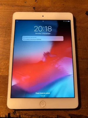 iPad mini 2 Wi-Fi 16GB silver (A1489) Wonderful Condition. Great for Christmas! - Image 1 of 4