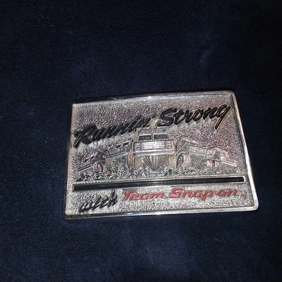 Herramientas a Presión Cromo Hebilla de Cinturón Funcionando Fuerte Con Equipo Snap On Camión Mecánico Foto 1 de 2