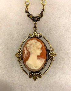 Costume Beige Cameo Pendant Gold Tone Filigree Crystal on 24 In. Figaro Chain - Picture 1 of 9