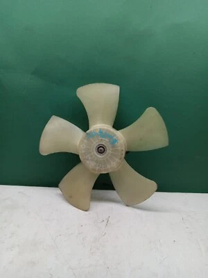 Conjunto de lâminas de ventilador de motor 2004-2006 Scion XA fabricante de equipamento original - Imagem 1 de 4