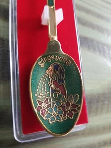 Singapore Gold Tone Souvenir Spoon Enamel Cloisonne Flower Lion Collectible - Picture 1 of 7