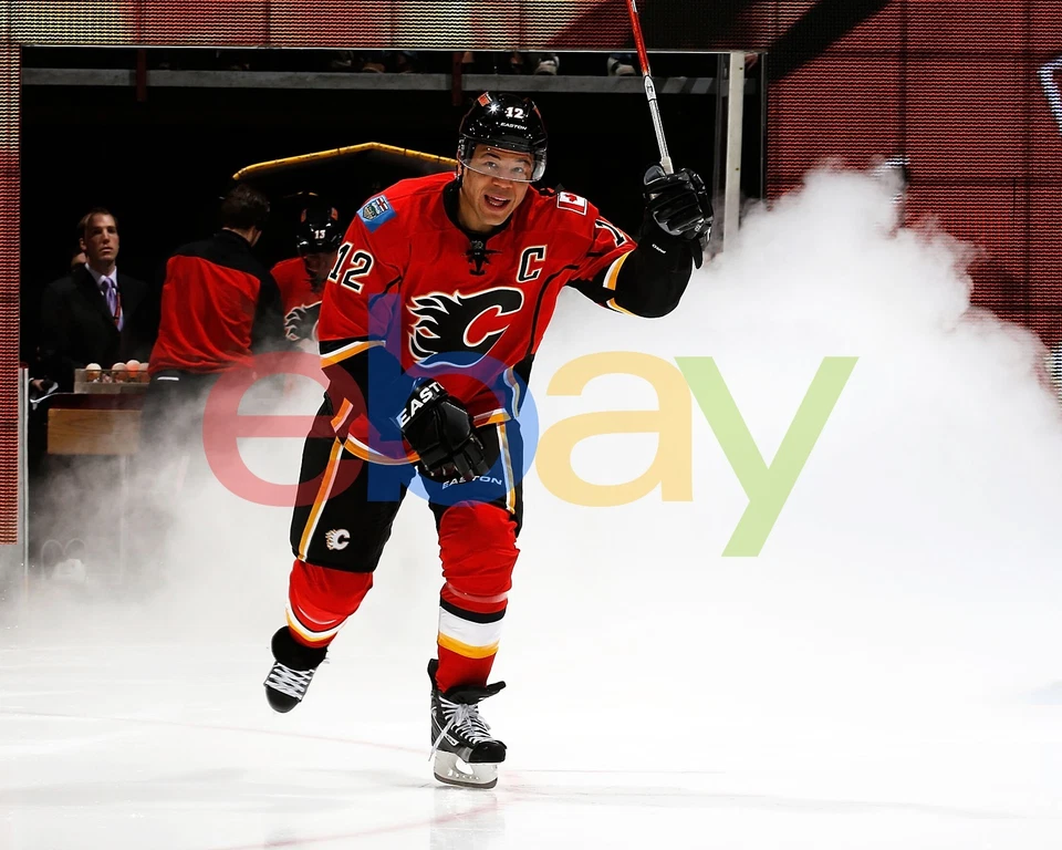Foto de hockey Jarome Iginla entrada de humo Calgary Flames 8x10 NHL Foto 1 de 1