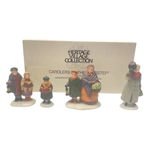 Dept 56 Heritage Village Collection ''Carolers On The Doorstep'' Figurine - Bild 1 von 6