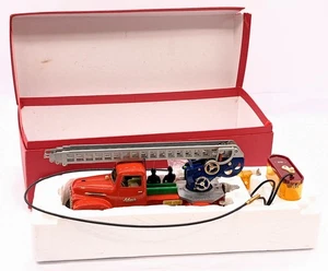 Schuco Elektro-Construction (6080) Feuerwehr-Drehleiter Tinplate Fire Engine - Picture 1 of 8