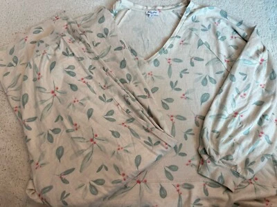 Espléndido pijama para mujer pequeño floral Foto 1 de 4