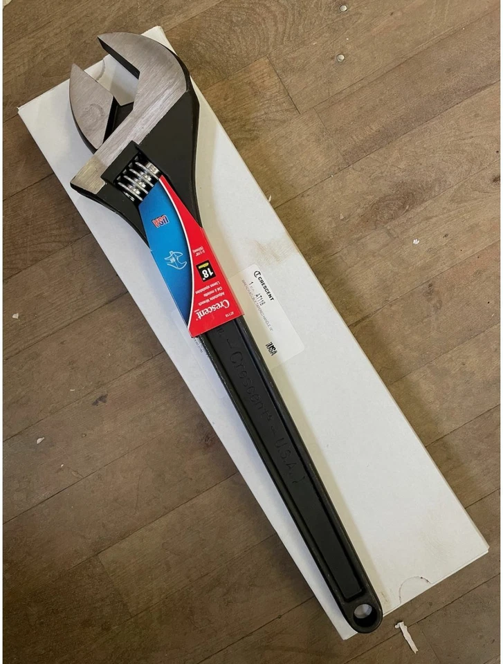 (HECHO EN EE. UU.) Llave Ajustable Media Luna 18" - Acabado Industrial Negro Foto 1 de 1