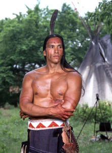 Michael Greyeyes - Mujeres robadas, corazones capturados (1997) - 8 1/2 X 11 - Imagen 1 de 1