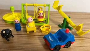 Articoli parco giochi Little People Fisher Price - 4 personaggi - auto della polizia 2 sedie maiale - Foto 1 di 16