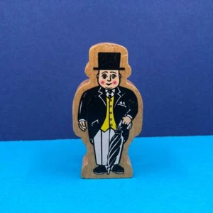 Figura de juguete de madera Thomas The Tank Engine Sir Topham Hat The Fat Controller - Imagen 1 de 3