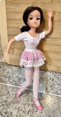 Vintage Brunette Pedigree Sindy Ballerina Excellent Condition - Image 1 of 4