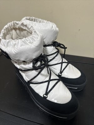 PAJAR Womens US 9/9.5 White/black Fashion Boot Canadian Waterproof Booties - Image 1 of 4