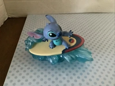 Figura PVC Disney Stitch Surfing Wave Lilo & Stitch tabla de surf Foto 1 de 4