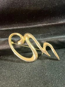 Vintage Bold Gold Tone Brooch 1-31 - Picture 1 of 4