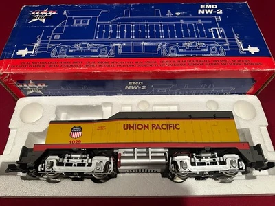USA Trains R22008 Union Pacific NW-2 unidad de pantorrilla Foto 1 de 4