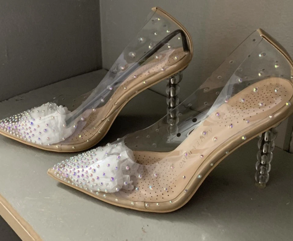 Tacones transparentes con pedrería de colores - Viene con plumero - Usados - Talla 8,5 Foto 1 de 4