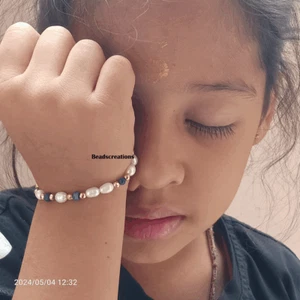 Bracciale Perla Bianca e Lapislazzuli Pirite Gioielli Perline Regalo per Lei - Foto 1 di 8