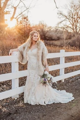 Mermaid Lace Gown Wedding Dress - Size 18 - Beautiful Dress! Corset - Image 1 of 4