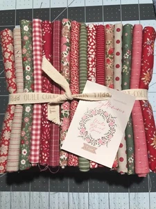 Tilda Stoff Creating Memories Winter Rot & Grün Color Story 16 Fat Quarters - Bild 1 von 1