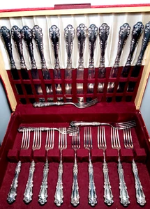 Argento internazionale BERKSHIRE 1897 placcato argento 1847 Rogers Bros. Forchetta e coltelli - Foto 1 di 12