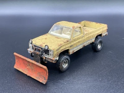 1986 GMC Plow Truck Lifted 4x4 Rusty Weathered Custom 1/64 Diecast Greenlight - Image 1 of 4