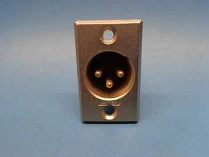 1) RECEPTÁCULO MACHO DE 3 PINES ITT CANNON XLR332 XLR-3-32-A176-GRN con AUDIO TERRESTRE XLR - Imagen 1 de 5