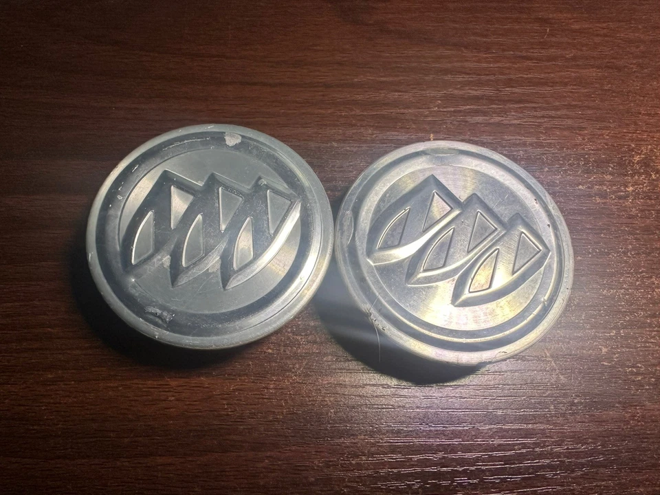 BUICK LACROSSE LUCERNA (par) LLANTA RUEDA TAPACUBOS TAPACUBOS TAPA CENTRAL ENCHUFE USADO Foto 1 de 4