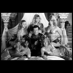 Photo F.020844 ROGER MOORE (OCTOPUSSY JAMES BOND 007) 1983 - Photo 1/1