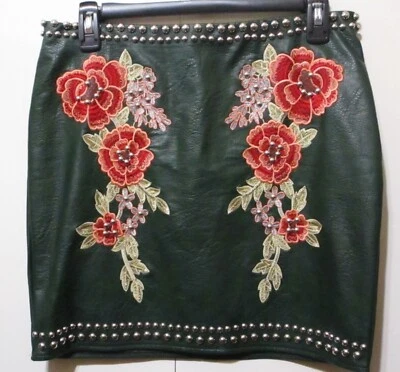 Falda Romeo + Julieta Alta Costura Verde Floral Bordada Tachonada Imitación Cuero Med Foto 1 de 4