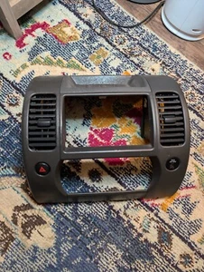 05 06 07 08 09 10 11 12 Nissan Pathfinder Center Dash Radio Trim Bezel Vents - Picture 1 of 10
