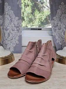 New - Miz Mooz Wide Width Leather Heeled Sandals - Canterbury - Pearl - EU38W - Picture 1 of 7