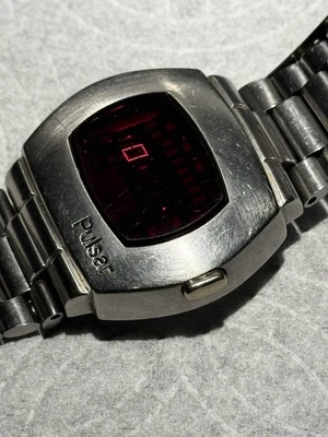 PULSAR P2 WATCH JAMES BOND 007 STAINLESS STEEL - Image 1 of 4